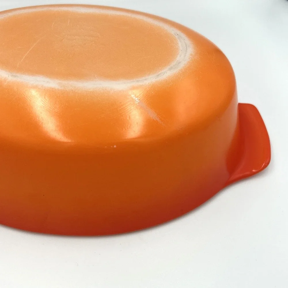 VTG Anchor Hocking Fire King 1.5 Quart Casserole Dish Bowl Ombre Orange